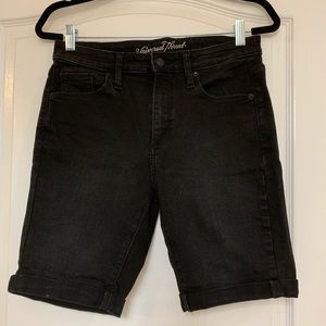 Universal thread high rise Bermuda shorts size 8
